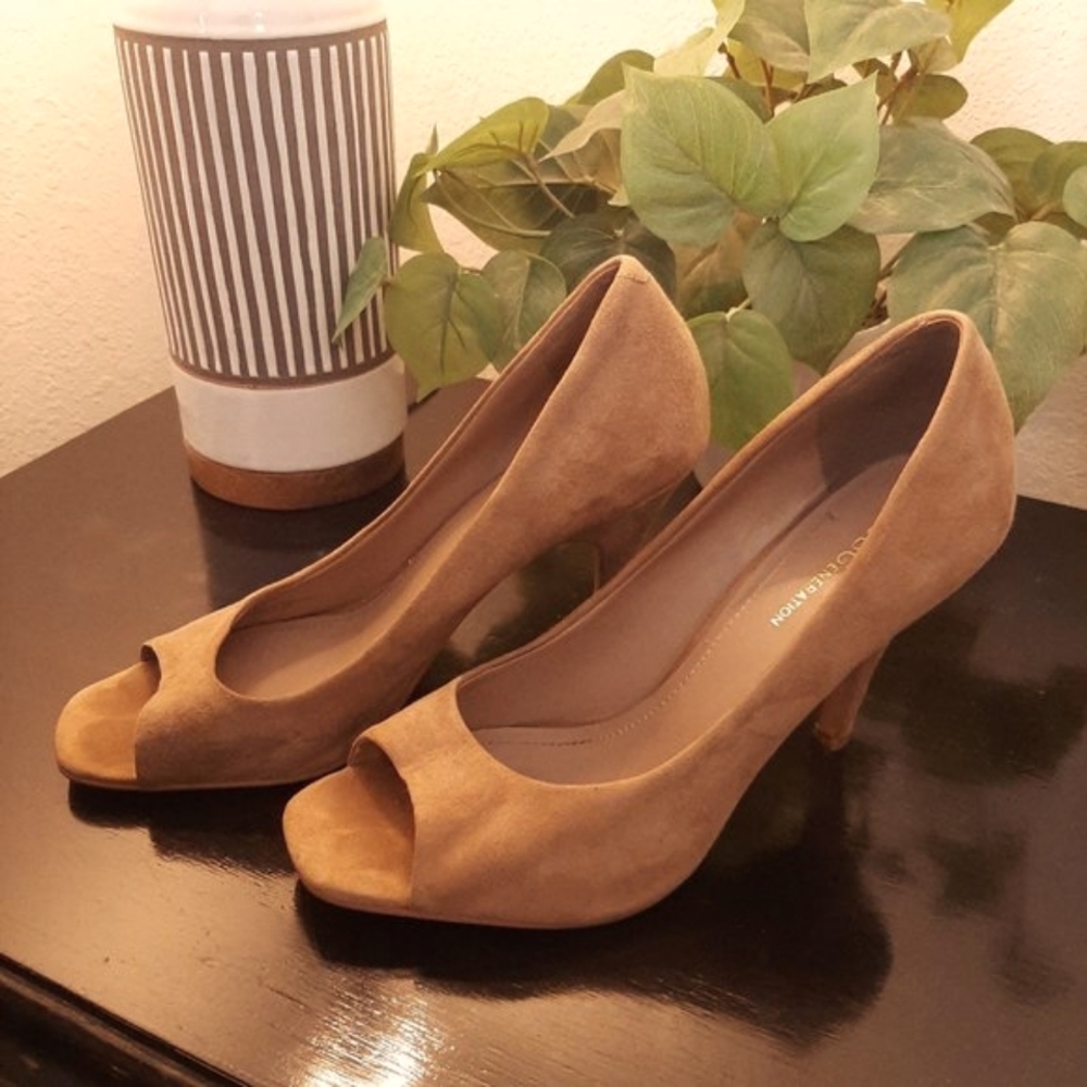 BCBGeneration Arliss Tan Suede Peep Toe Pumps Sz 7B/EU37